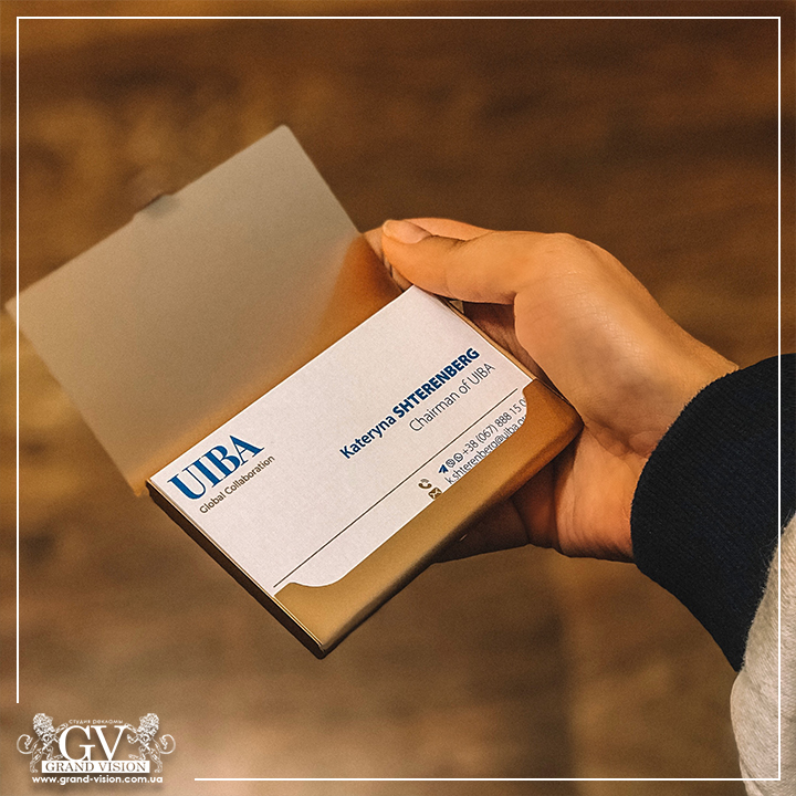 Printing personal business cards in a minimalist style
